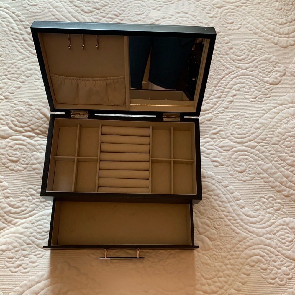 Jewelry box